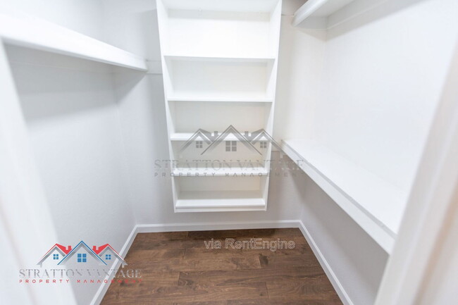 Building Photo - 10610 S 48th St