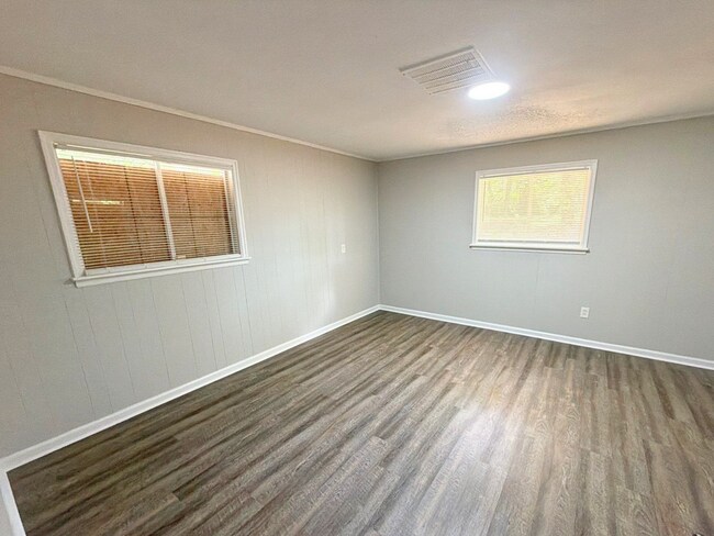 Building Photo - 3587 Hallbrook St