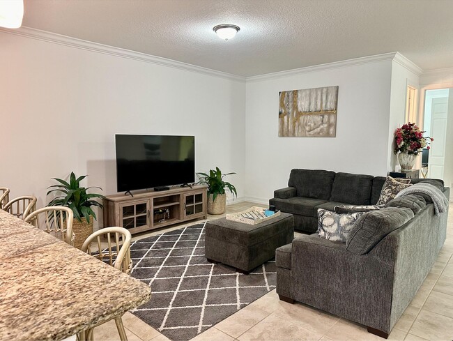 Building Photo - 6112 NW Cullen Way