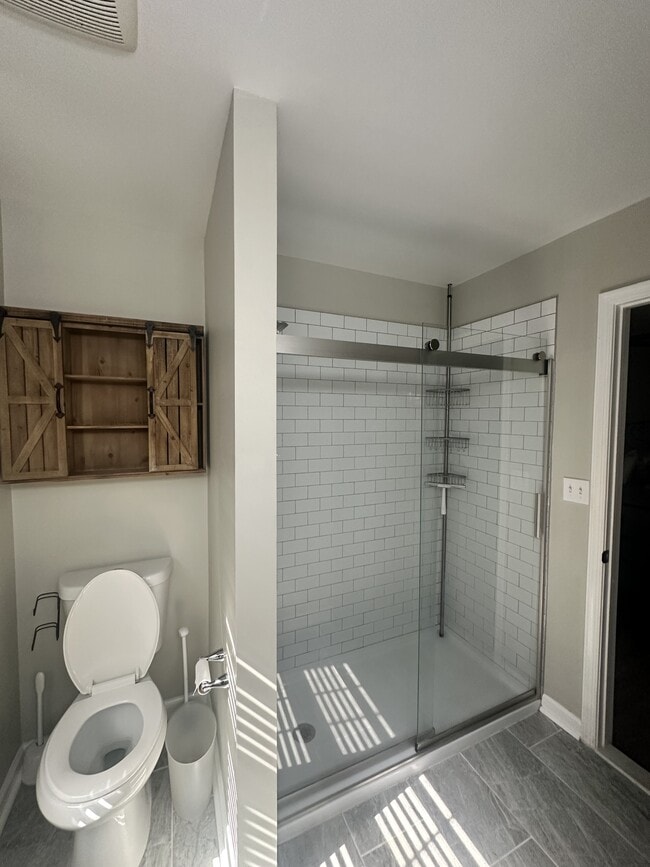 Building Photo - 4640 Newington Rd