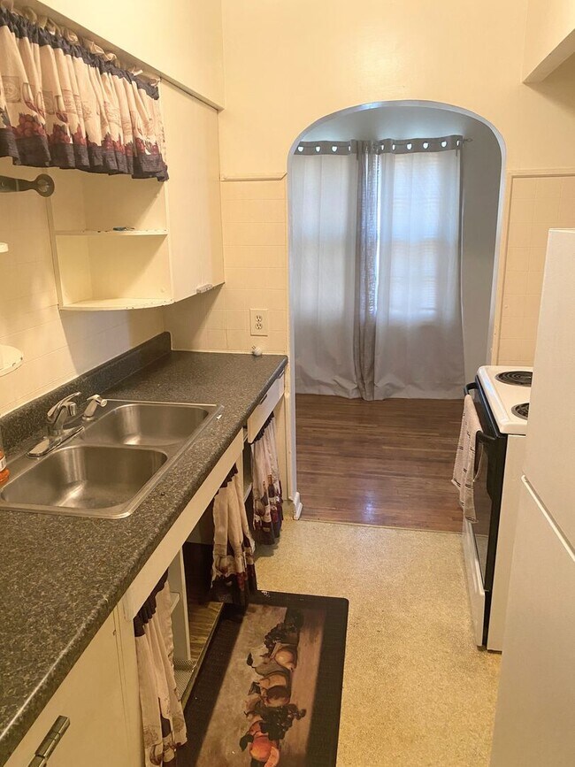 Building Photo - 707 N Adams St