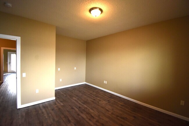 Building Photo - Gorgeous ground level accessible home.