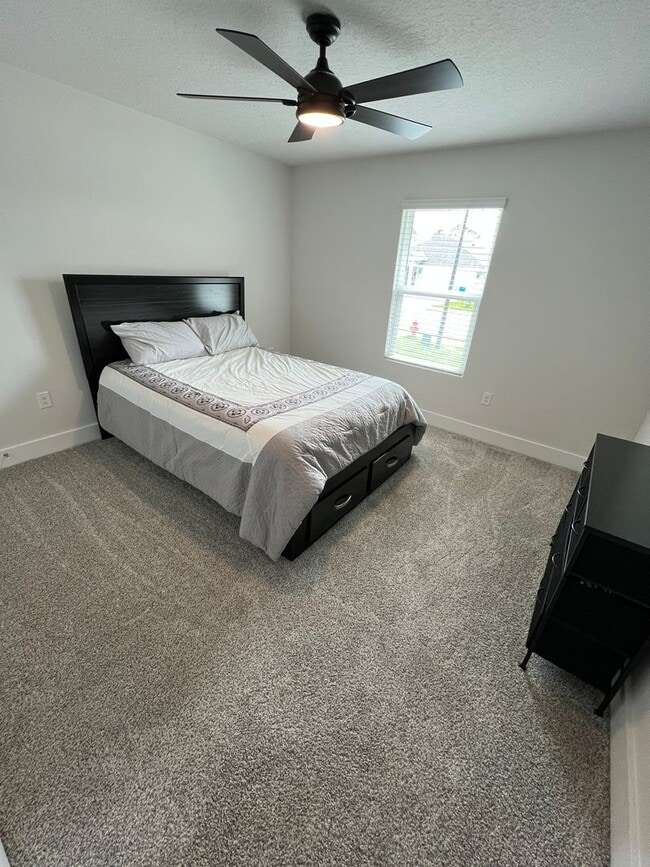 Building Photo - Beautiful 3 Bedroom, 2 Bath Pace Home avai...