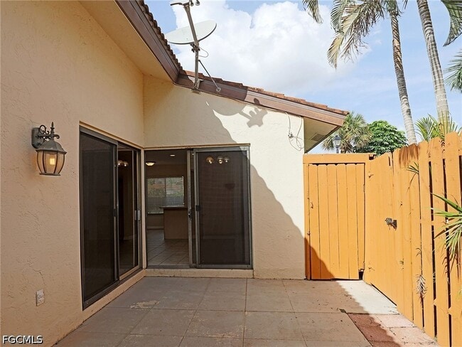 Building Photo - 1420 Park Shore Cir