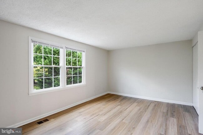 Building Photo - 5605 Independence Cir