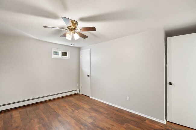 Building Photo - Move in ready home on Parkview