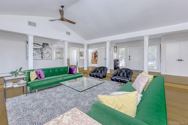 Building Photo - 12 Evergreen Ct