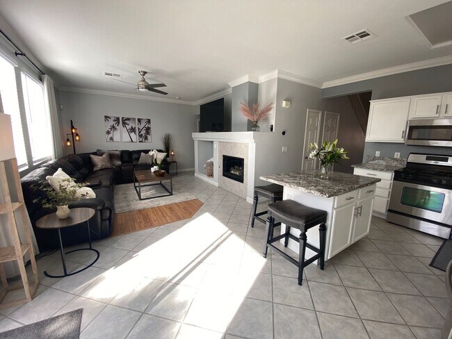 Building Photo - 4 Bedroom Home in Summerlin with Pool