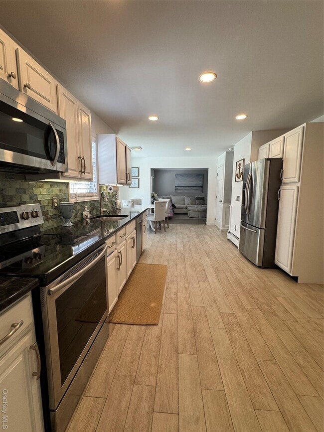 Building Photo - 20 Jennifers Path