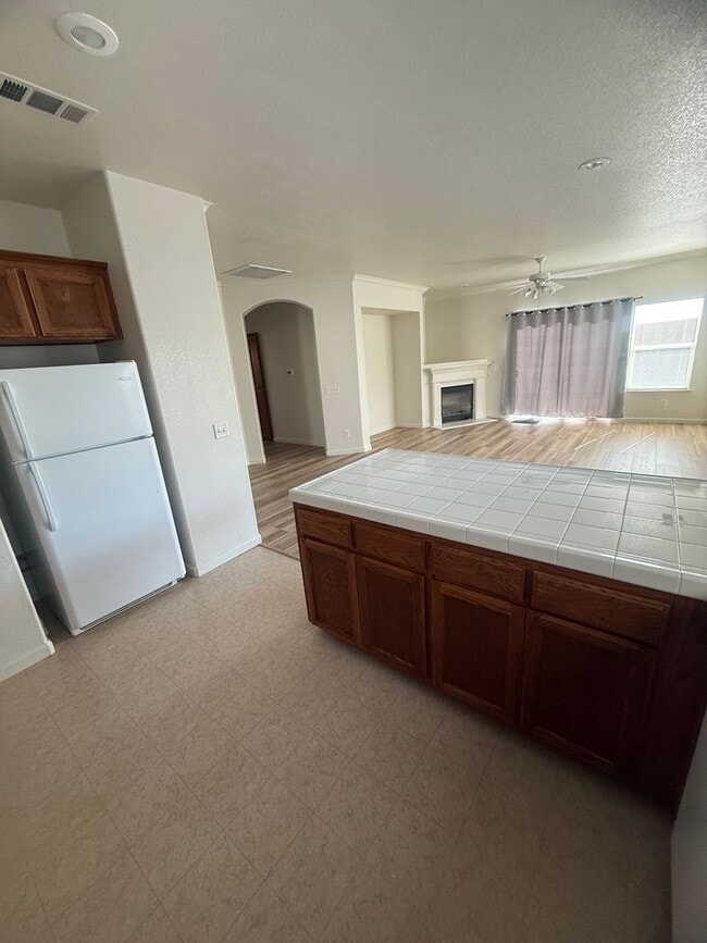 Building Photo - 55+ Gated Community Beautiful 3 Bed / 2 Bath Home in Desirable
