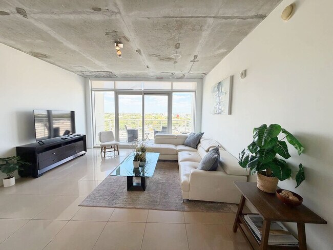 Building Photo - 3250 NE 1st Ave