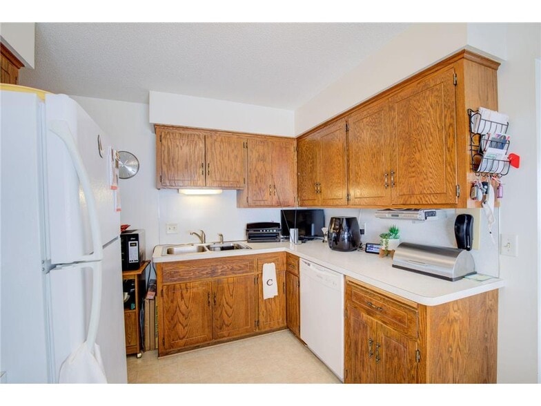 Kitchen - 4344 Chicago Ave