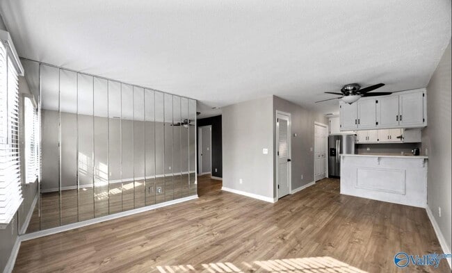 Building Photo - 2080 Woodlawn Dr SW