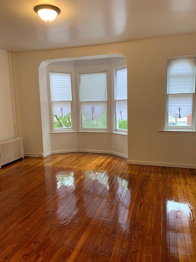 Building Photo - Fully Renovated Spacious 4 Bedroom 1.5 Bath House, Garage-York City SD