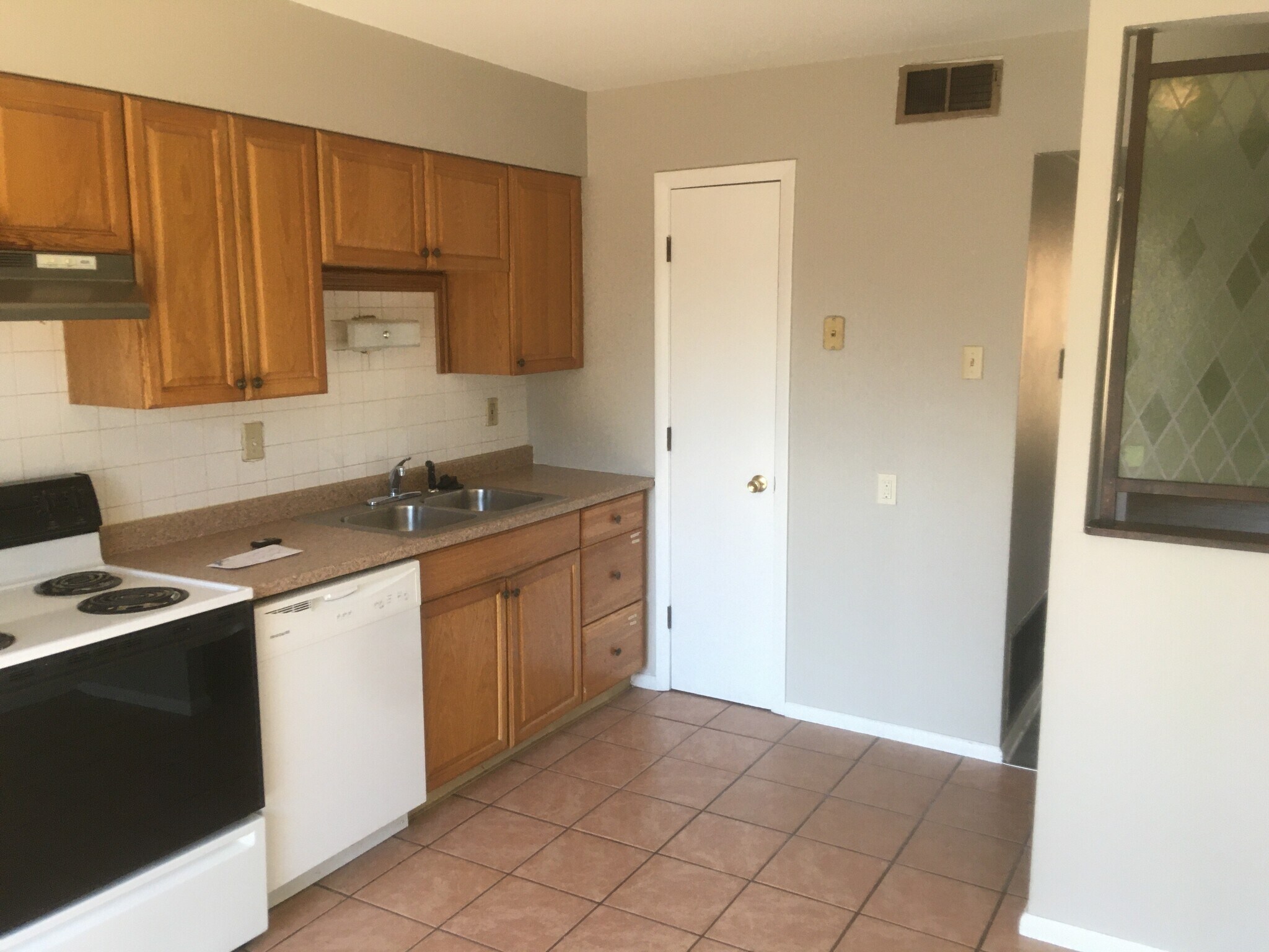 Building Photo - 10366 Parkman Dr
