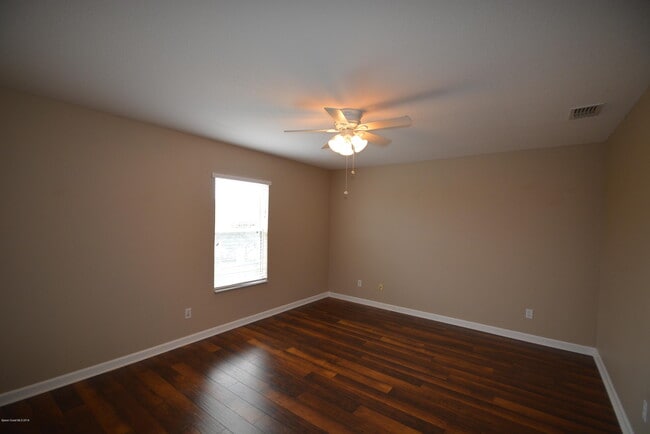 Building Photo - 2570 Revolution St