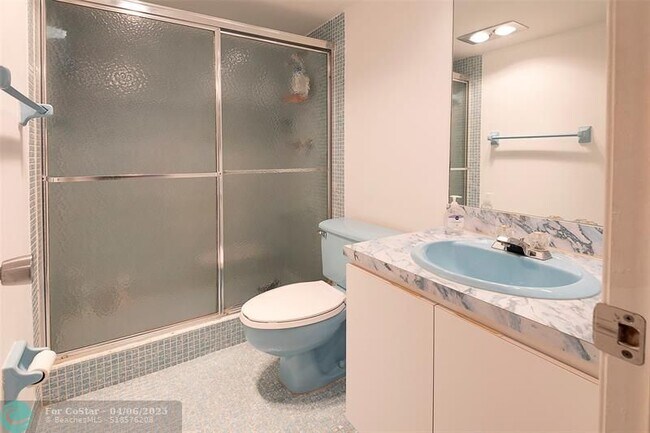 Building Photo - 3051 N Course Dr