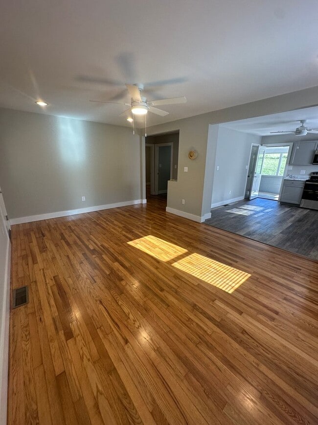 Building Photo - Cute 2BR, 1 Ba cottage in the country - Newly renovated