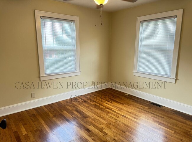 Building Photo - Charming 2 Bed 1 Bath in the Tree Streets!