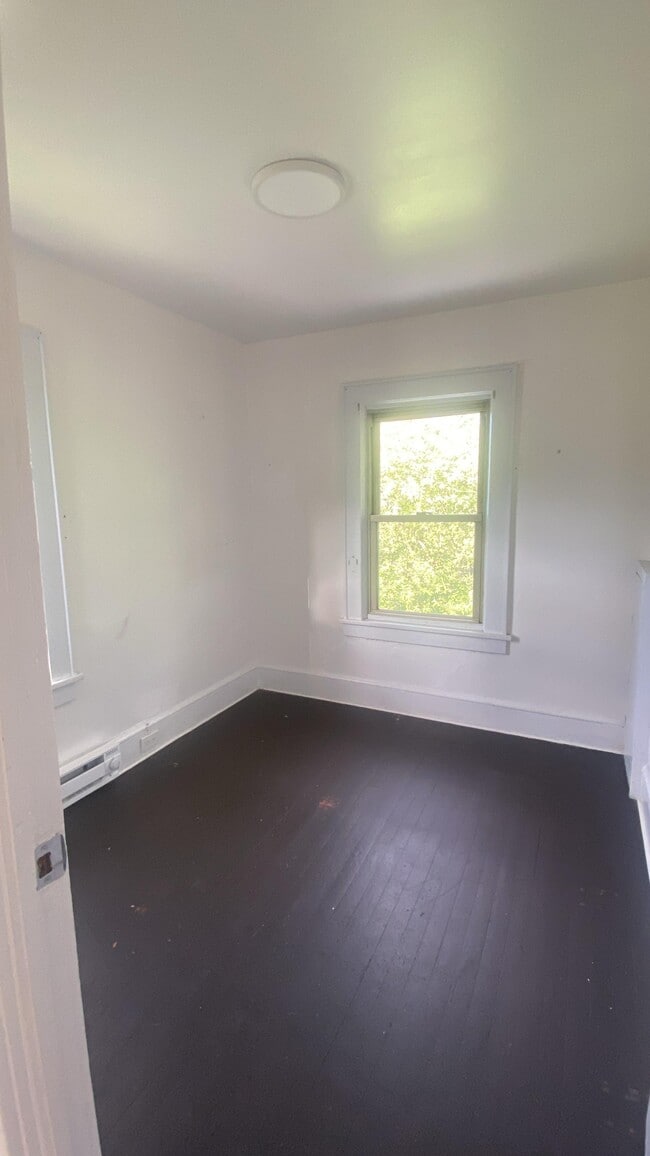 Building Photo - 146 Pleasant St Ext