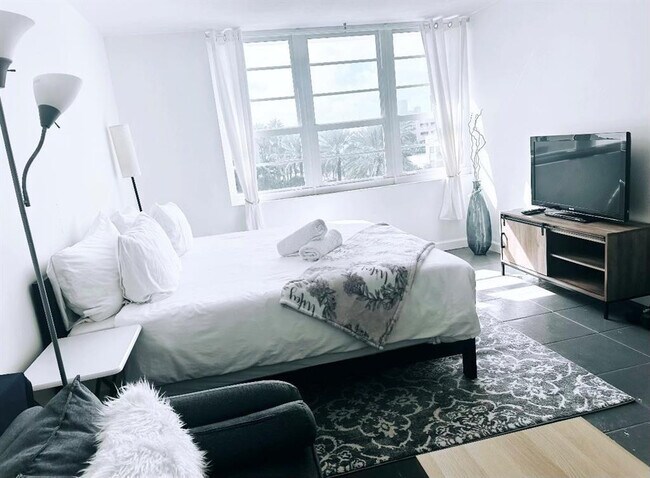 Building Photo - 100 Lincoln Rd