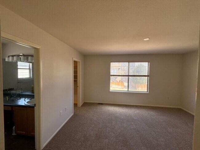 Building Photo - Beautifully Updated 3bd/2.5ba Home in Littleton