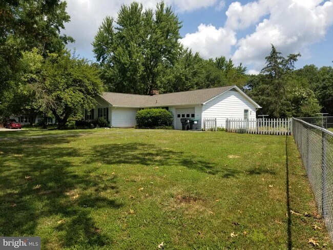 Building Photo - 241 N Randolph Rd