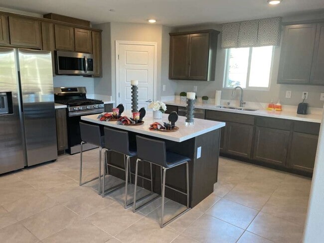 Building Photo - 3 Bedrooms Townhouse For Rent