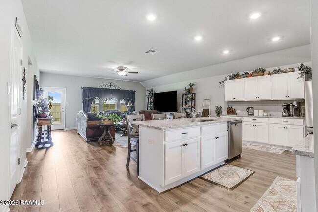 Building Photo - 135 Grace View Dr