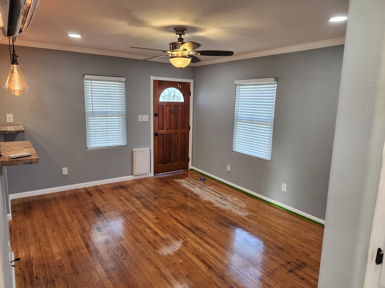 Building Photo - 3549 Highland Ave