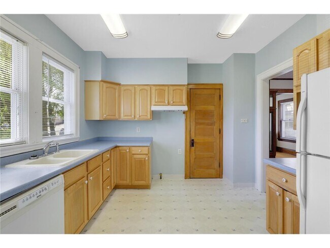 Building Photo - 3217 4th St SE