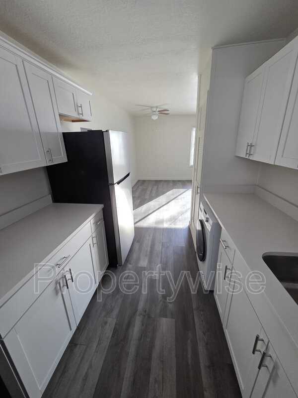 Building Photo - 1054 W 1520 N