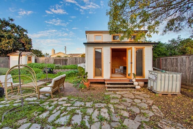 Building Photo - 1418 Marshall St