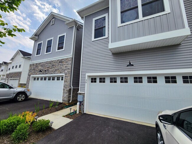 Building Photo - 36 Lochiel Ln