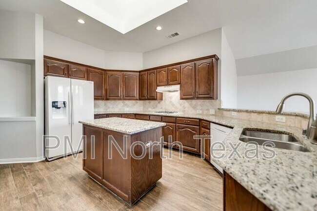 Building Photo - 4911 Lakeland Dr