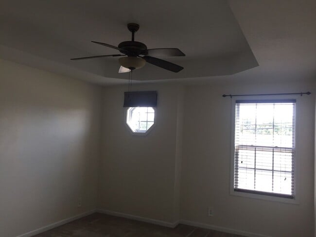 Building Photo - 4 bedroom Exit 1