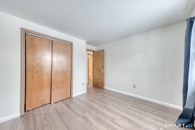 Building Photo - 5 Cutler Ln