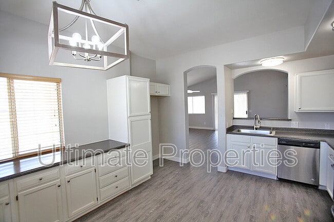 Building Photo - 16107 W Sherman St