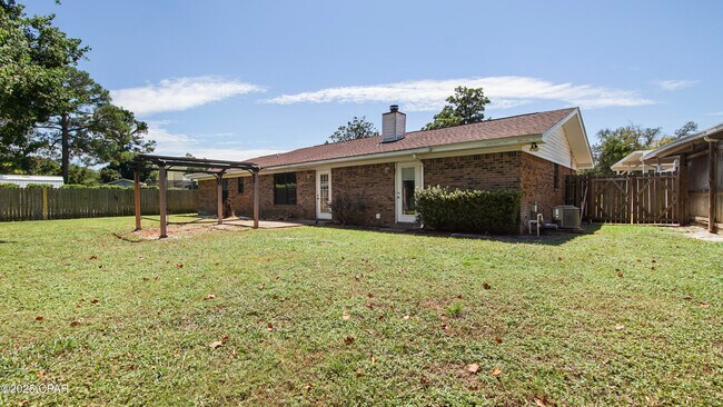 Building Photo - 807 White Oak Ct