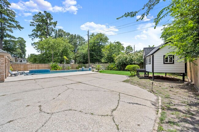 Building Photo - 17627 Macrantha Dr