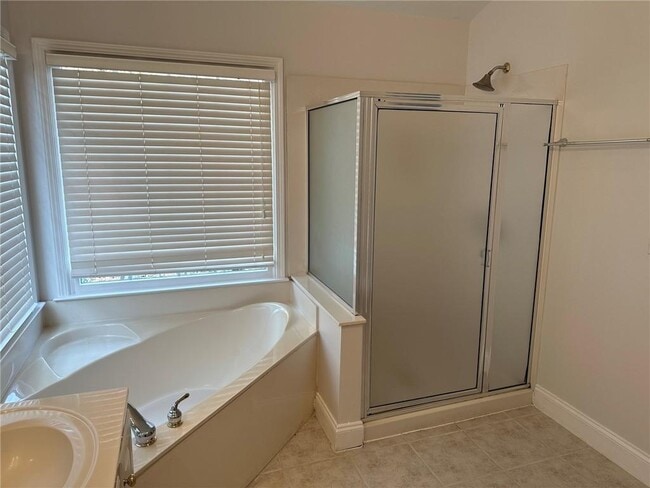 Building Photo - 1296 Dunwoody Cove
