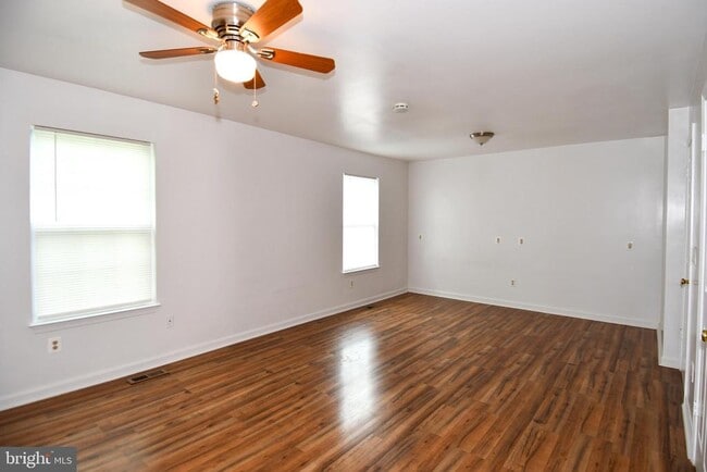 Building Photo - 6125 Trident Ln