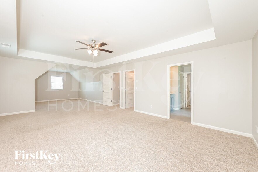 Building Photo - 2027 Massey Ln