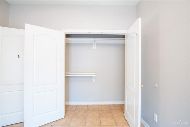 Building Photo - 604 Buena Vista Dr