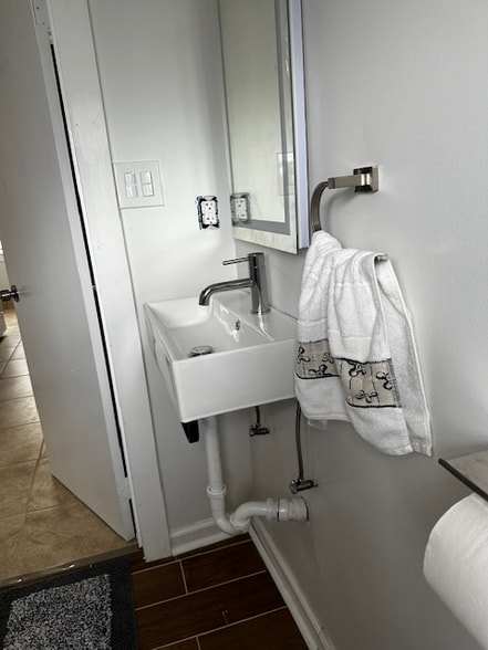 Building Photo - 206 Division Street