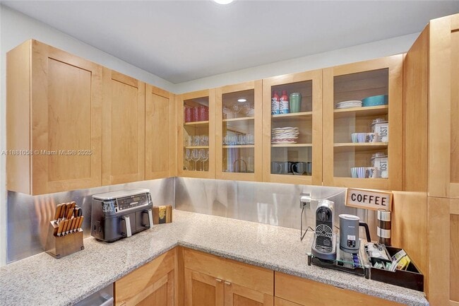 Building Photo - 2360 Tigertail Ave