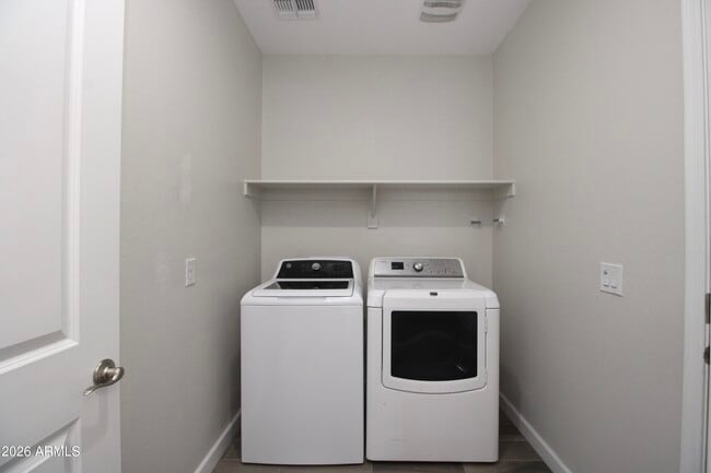 Building Photo - 38184 W Santa Monica Ave