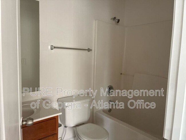 Building Photo - 1424 Saphire Dr