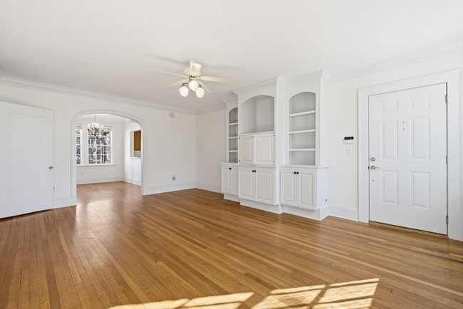 Building Photo - 2814 Peachtree Rd NW