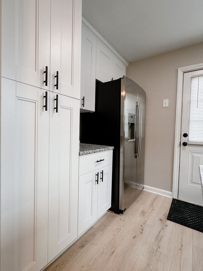 Building Photo - Remodeled 2 bed / 1 bath home